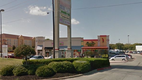 Shafer Crossing Retail Center: 2918 N US Highway 75, Sherman, TX 75090